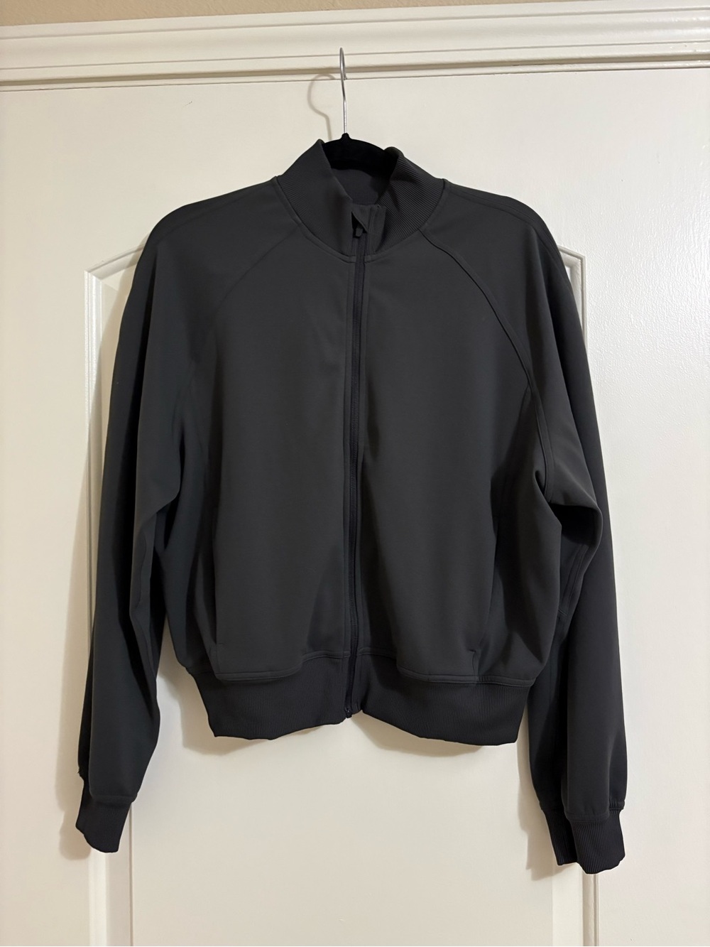 Lululemon Wunder Train Twill Track Jacket in Graphite Gray size 6 - Picture 3 of 11